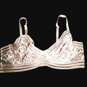 Nwt 34 c Victoria's secret bra